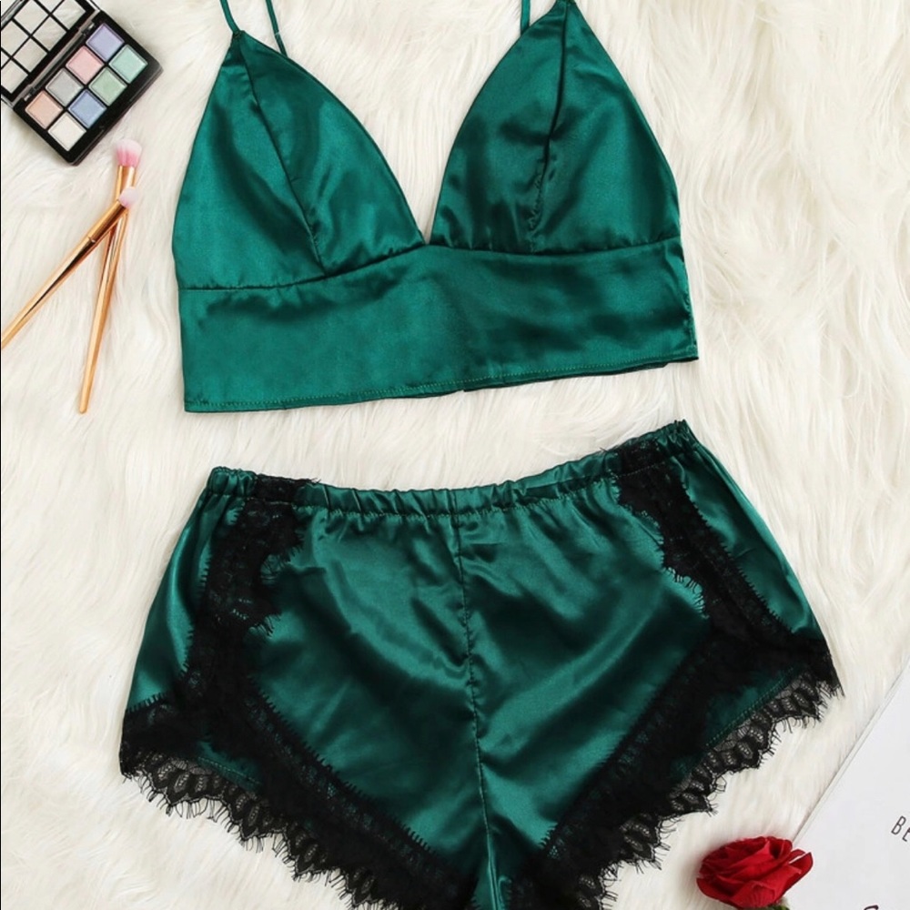 🔥CONTRAST LACE SATIN PAJAMA SET IN SIZE: XL 🔥